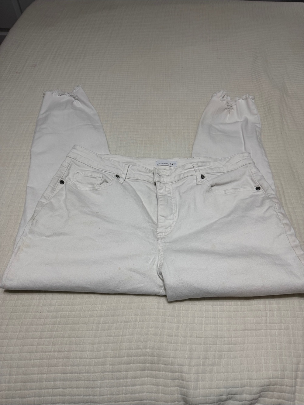Women's White Straight-Leg Jeans with Raw Hem